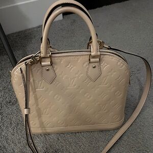Leather fashion bag with lock and dust bag